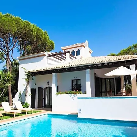 Roja- Pe Sleeps 10 With Pool Air Con And Wifi فيلة