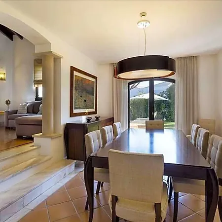 Roja- Pe Sleeps 10 With Pool Air Con And Wifi