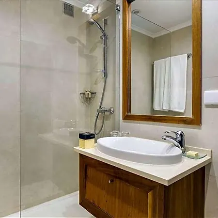 Roja- Pe Sleeps 10 With Pool Air Con And Wifi