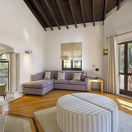 Roja- Pe Sleeps 10 With Pool Air Con And Wifi Villa *